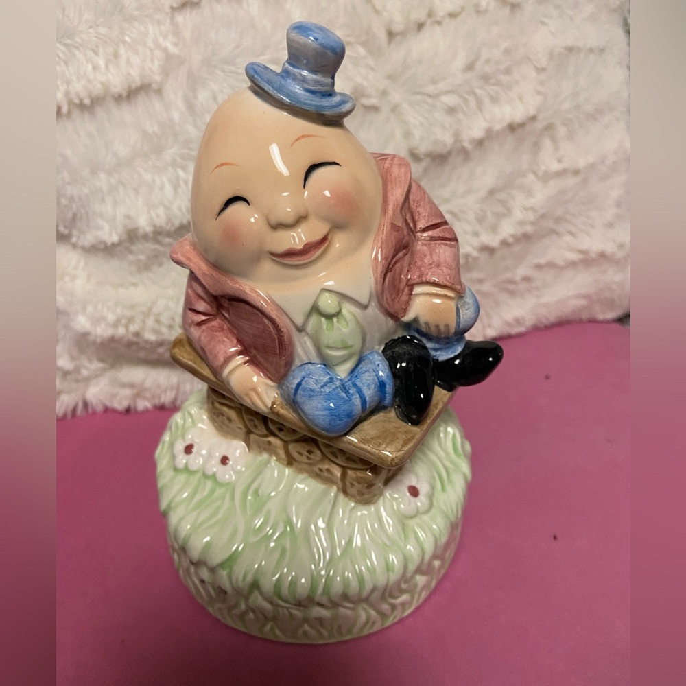 Vintage musical Humpty Dumpty Figurine